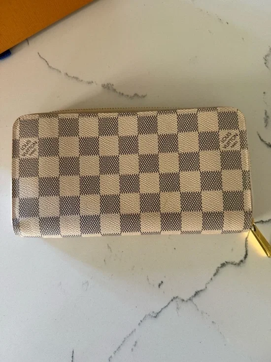 Louis Vuitton Damier Zippy Wallet - Cream and White - Picture 4 of 10